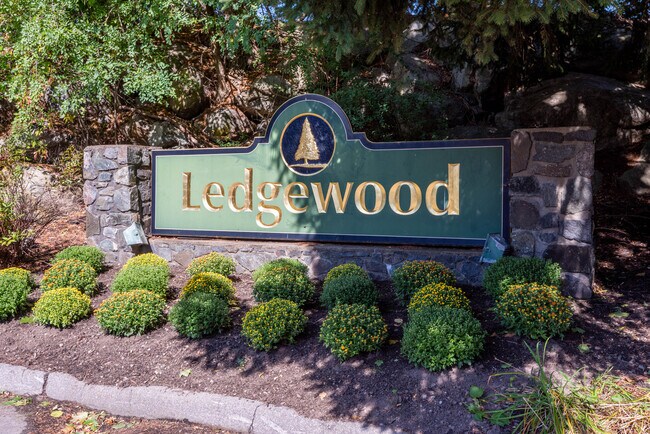 Building Photo - 1 Ledgewood Way