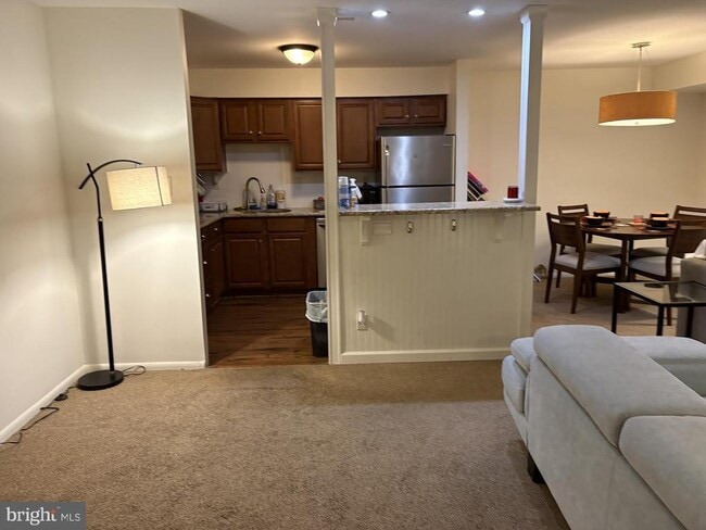 Building Photo - 7 Rockford Rd