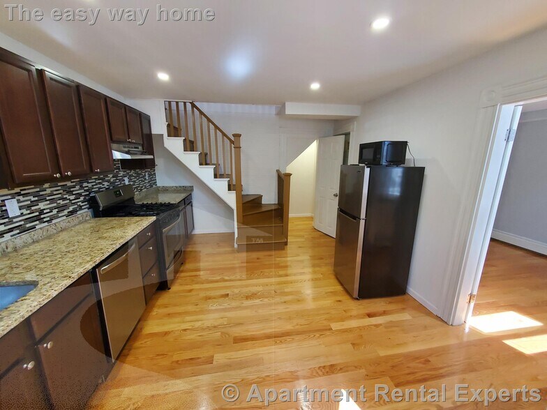 Building Photo - 223 Broadway