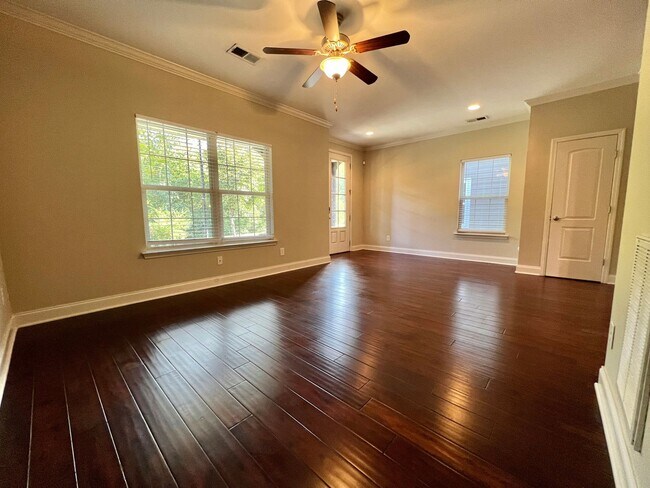 Building Photo - 3 Bed, 2.5 Bath Townhome 1 Mile from Downtown Franklin