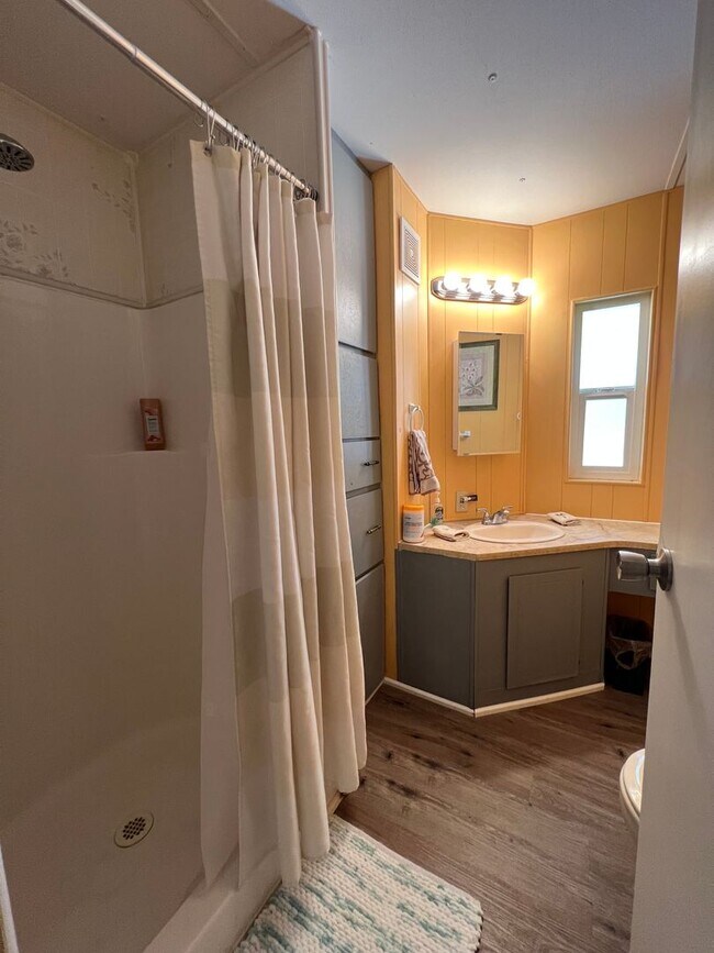 Building Photo - FURNISHED WINTER RETREAT!