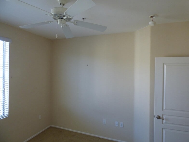 Building Photo - 2429 WATERMARKE Pl