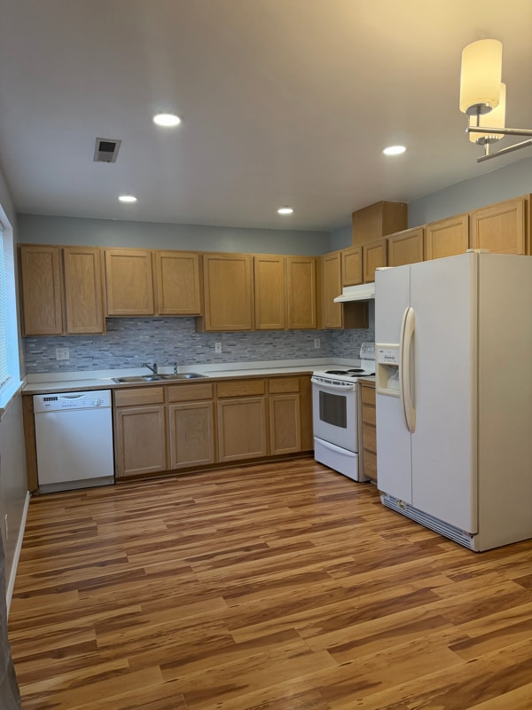 Building Photo - 223 Ivy St SE