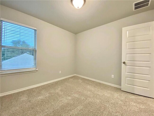 Building Photo - 1701 Yaupon Grove Ln