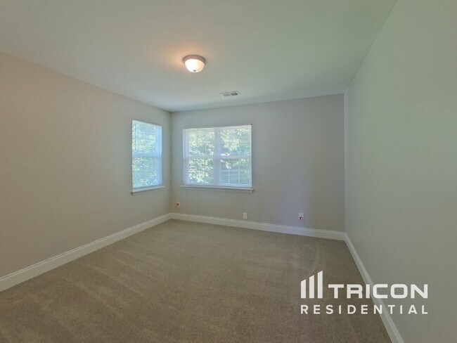 Building Photo - 5604 Bluff Ct