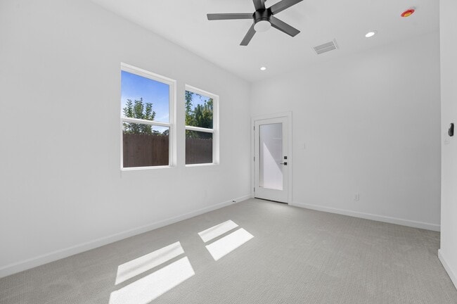 Building Photo - 7323 Bastogne Rd