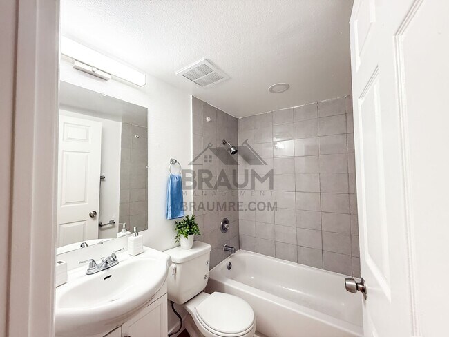 Building Photo - 11839 Burbank Blvd