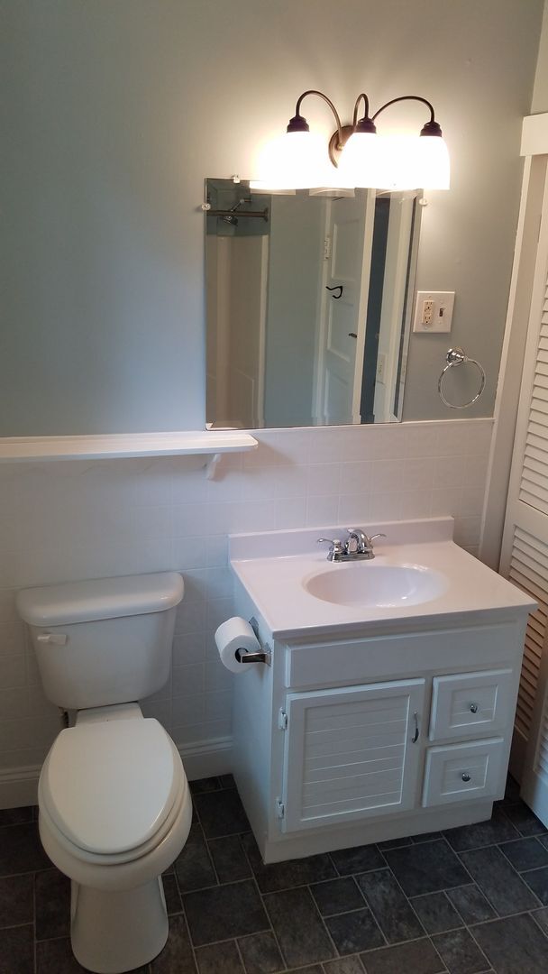 Building Photo - Apartment Available in Village of Liverpool