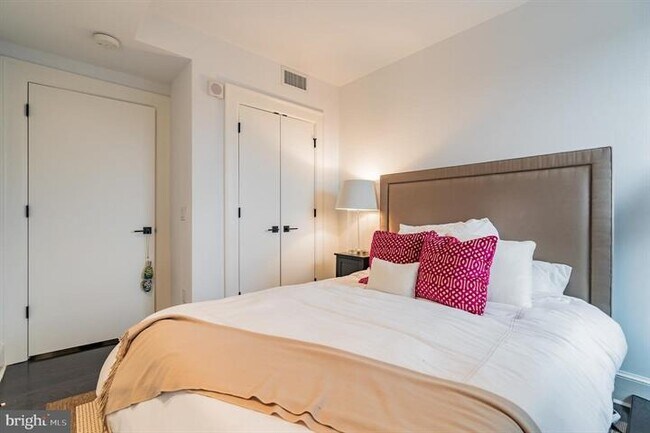 Building Photo - 1011 M St NW