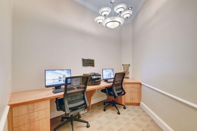 Building Photo - 403 S Sapodilla Ave
