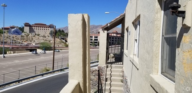Building Photo - 1531 Mundy Dr