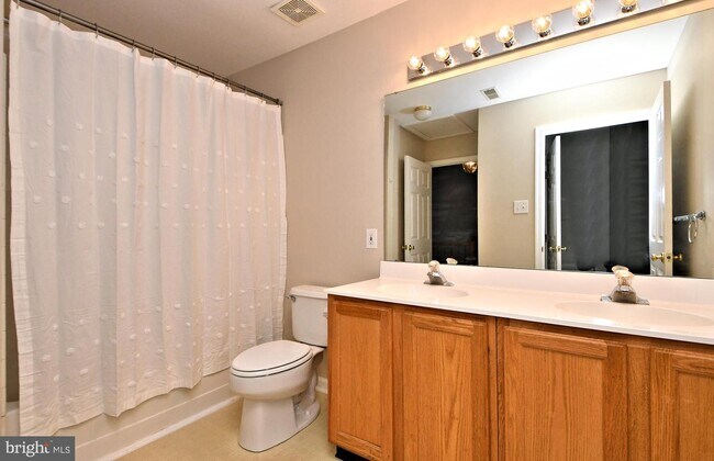 Building Photo - 3435 Westview Dr