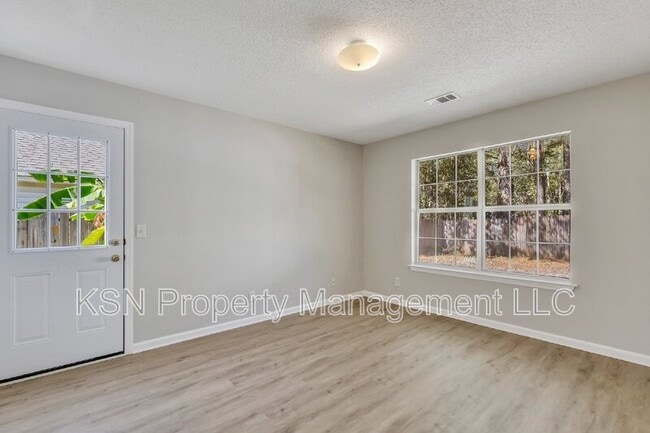 Building Photo - 129 Finn Cir