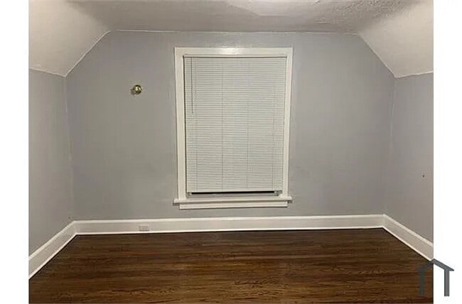 Building Photo - Price Reduced - $1090/month!! 2 bedroom 1 ...