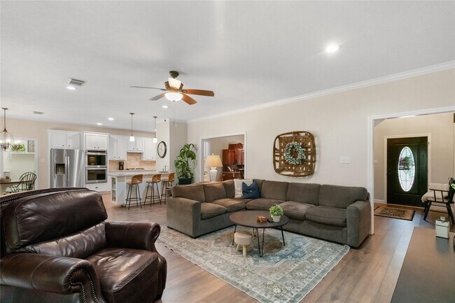 Building Photo - 415 Lago Trace Dr