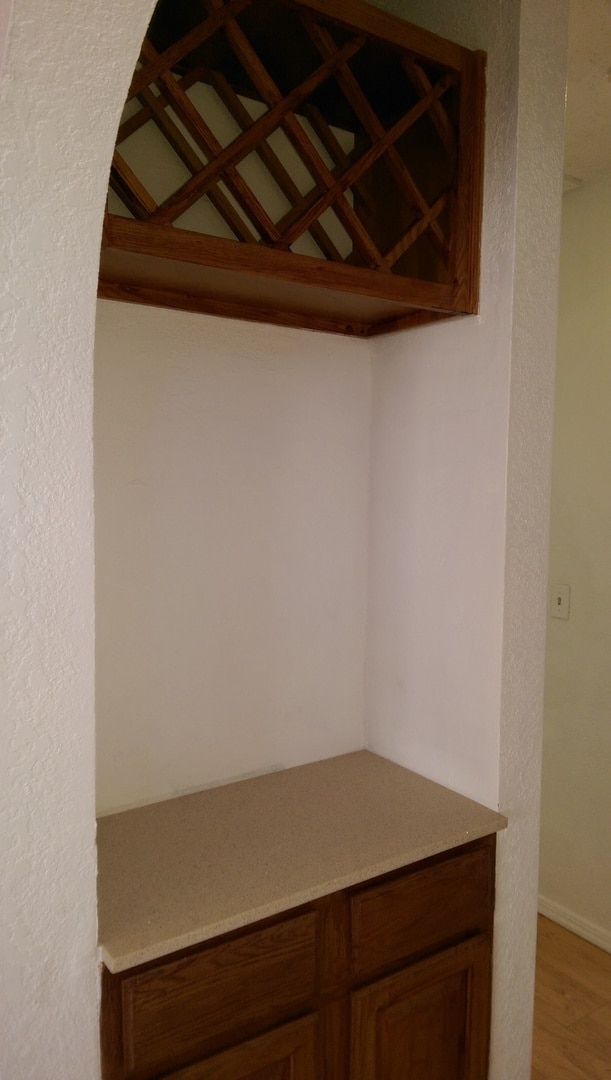 Building Photo - 3 bedroom, 2 bath 2 car garage home for re...