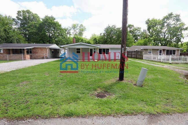 Building Photo - Three Bedroom | Detached Garage