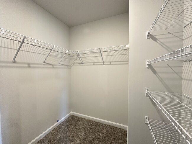 Building Photo - 2801 Farmhouse Dr