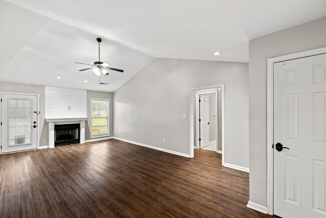 Building Photo - Swansboro Home for Rent!