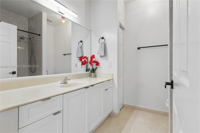 Building Photo - 2741 NE 4th St