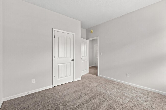 Building Photo - 320 Windemere Lp