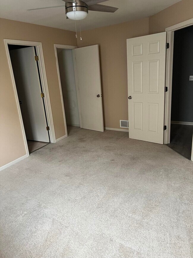 Building Photo - 3413 Zinnia Dr