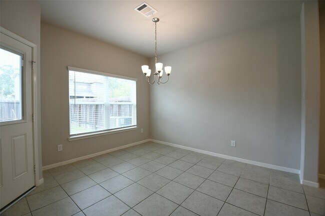 Building Photo - 104 Camelot Pl Ct