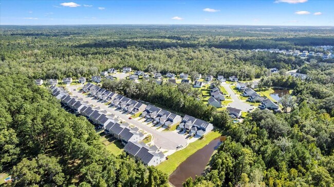 Building Photo - The Commons Stunning Townhome - 3 Bed 2.5 ...
