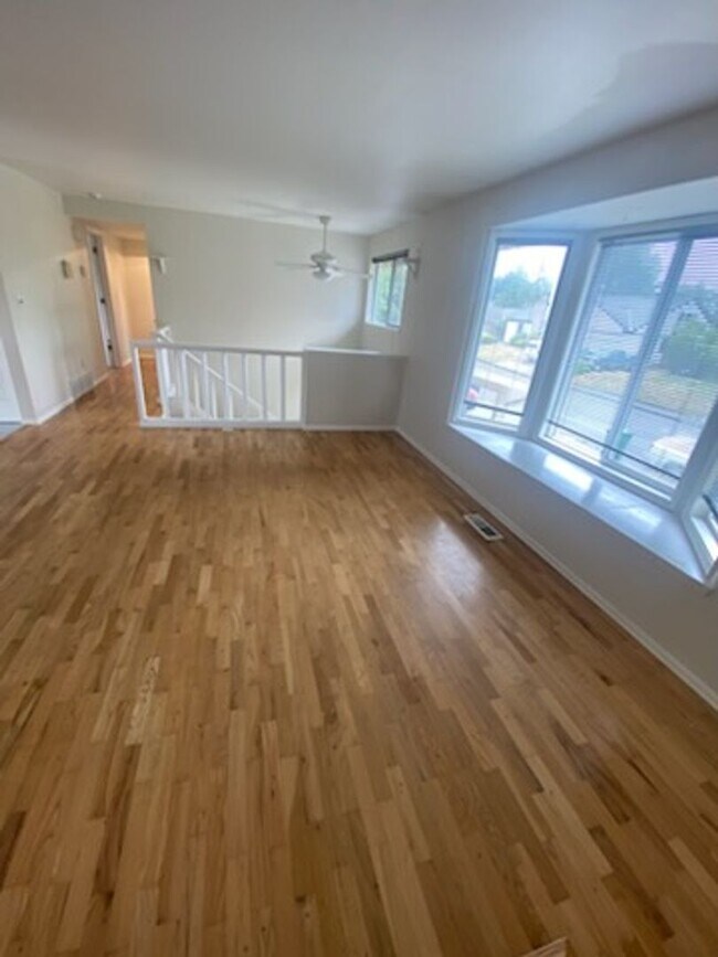 Building Photo - $3950 2520 SqFt, SFH/4BDR,2BA,office/Garag...