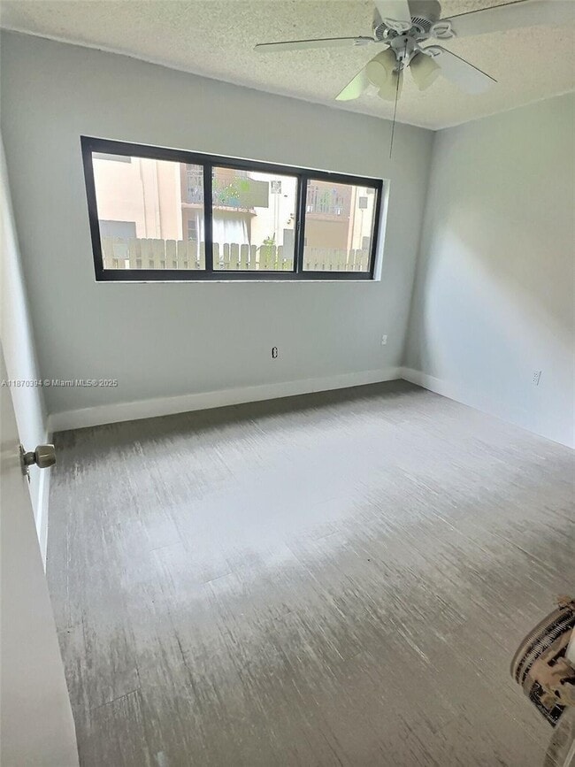 Building Photo - 1490 W 42nd Pl