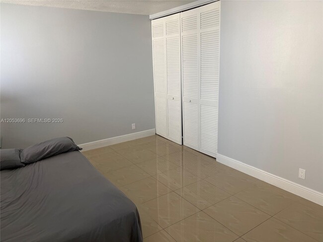 Building Photo - 427 Golden Isles Dr