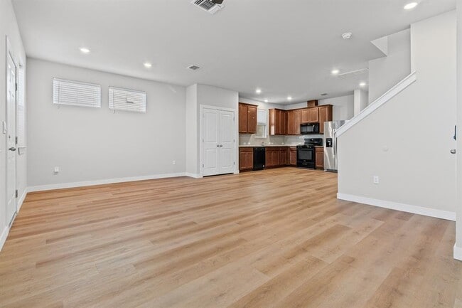 Building Photo - 7116 Silver Star Ln