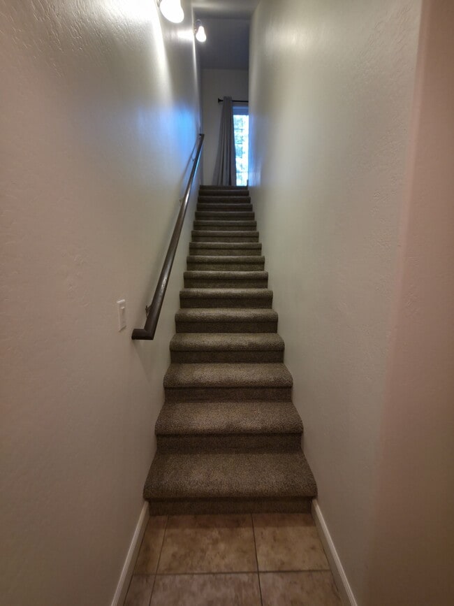 Building Photo - 2512 W Pikes Peak Dr