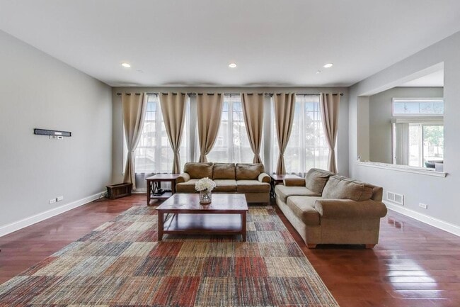 Building Photo - 613 Kinnear Cove