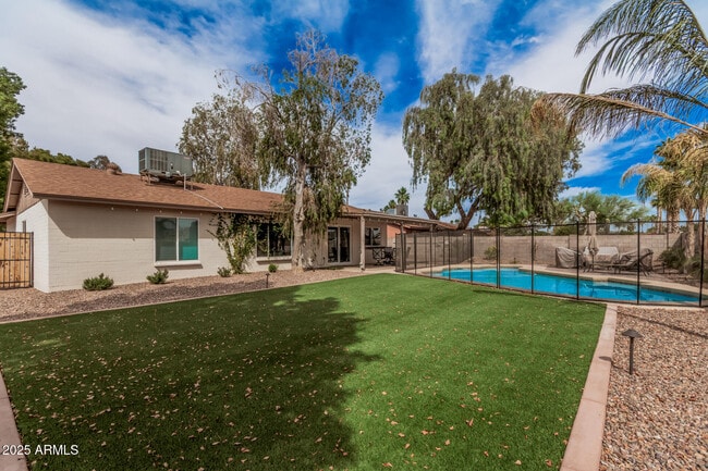 Building Photo - 9265 E Kalil Dr