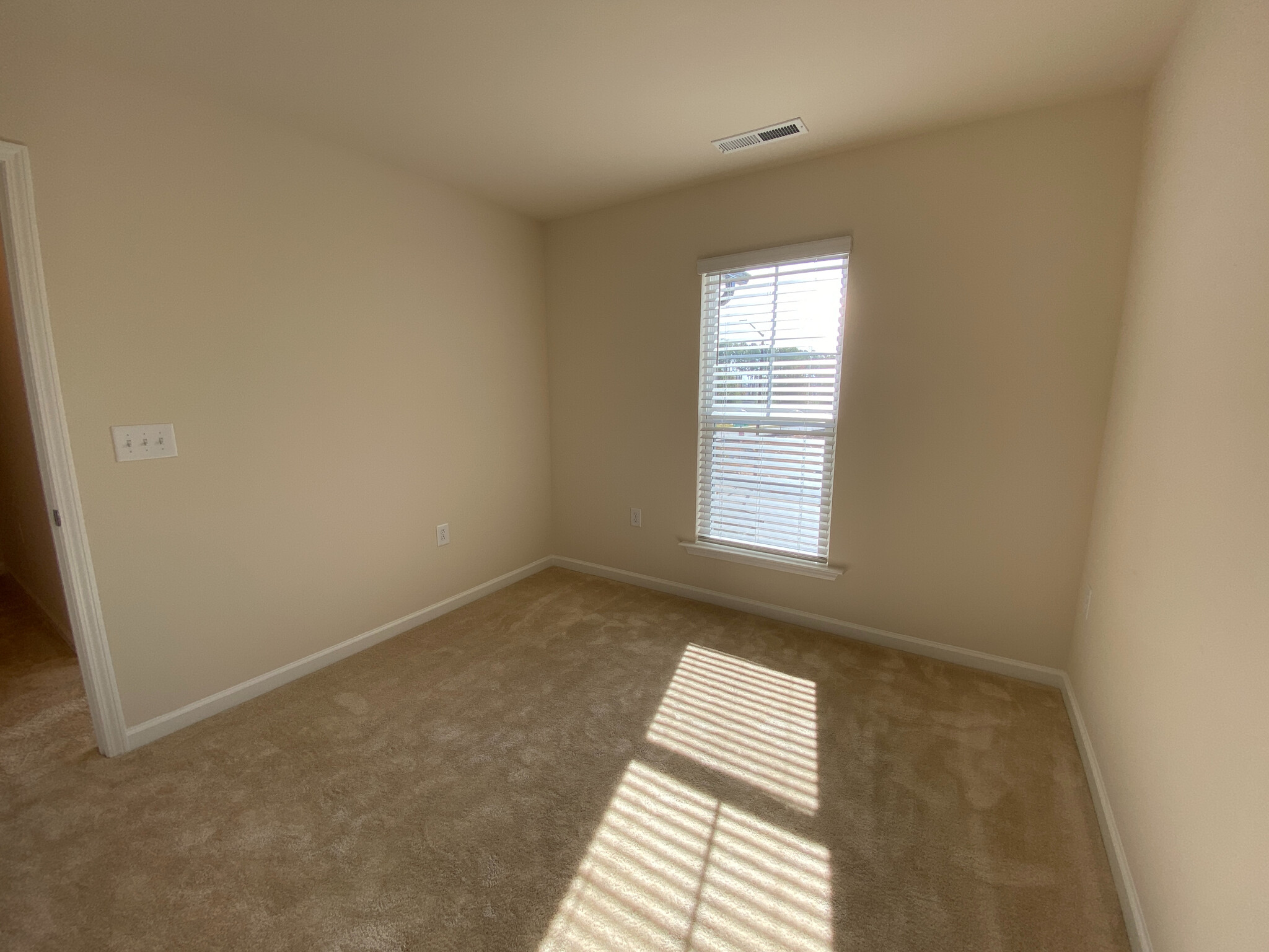 Building Photo - Room in Townhome on Whitesell Way