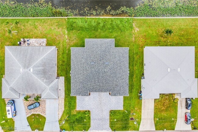 Building Photo - 602-604 SW 8th Pl