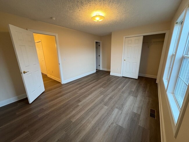 Building Photo - 825 Oak Tree Blvd NW