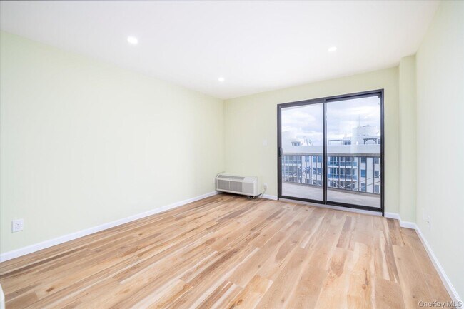 Building Photo - 360 Shore Rd