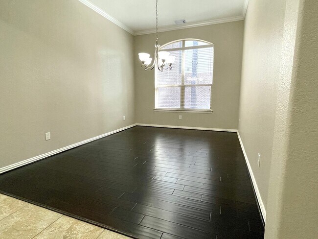 Building Photo - 11 Silver Arrow Court