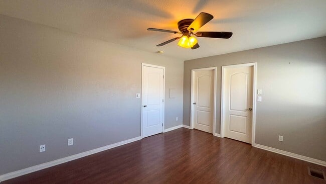 Building Photo - Enjoy Half Off Your First Month's Rent! 3-bedroom, 2.5-bath Split-Level Condo