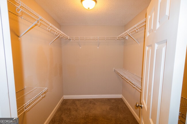 Building Photo - 173 Stillwater Dr