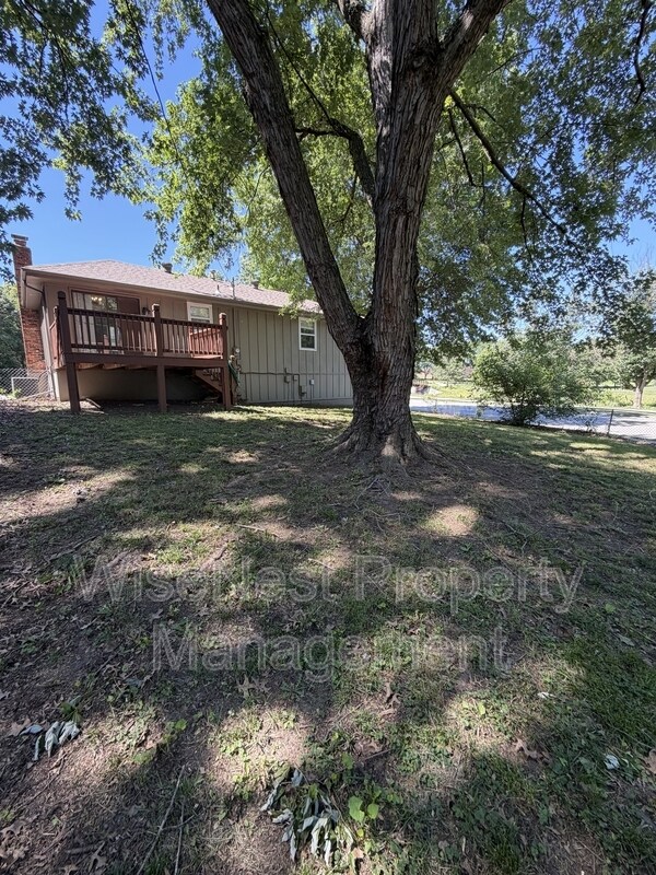 Building Photo - 1820 E Cherokee Ln