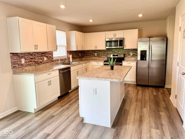 Building Photo - 830 McArthur Dr