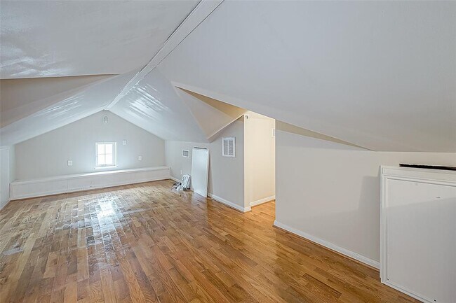 Building Photo - 707 Peden St