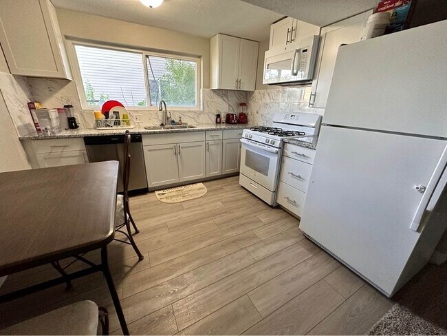 Building Photo - 6046 S Zodiac Dr