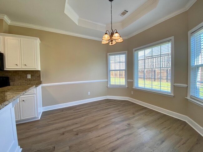 Building Photo - 4858 Somerset Dr