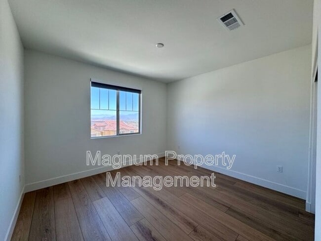 Building Photo - 25061 River Peak Dr