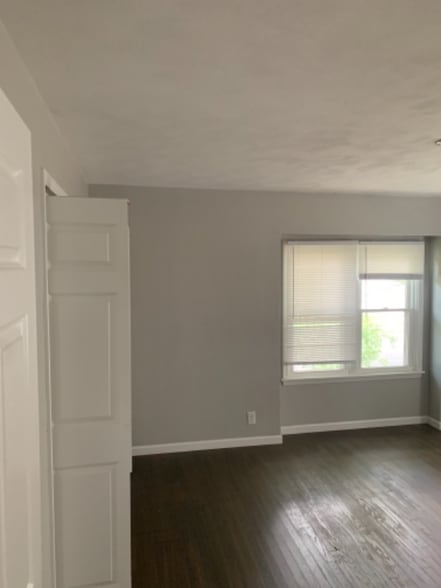 Building Photo - 119 E 35th St