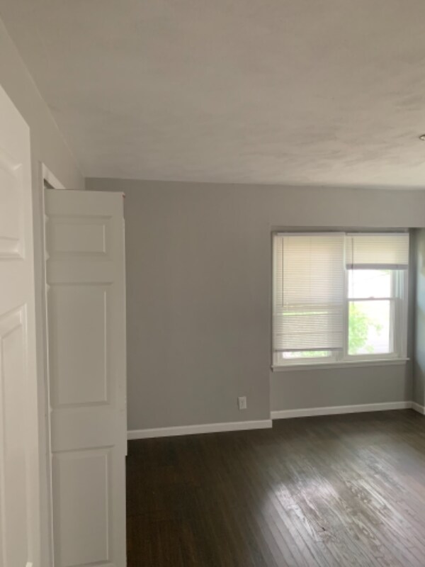 Building Photo - 119 E 35th St